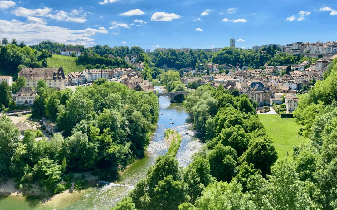 À la découverte du canton de Fribourg : histoire, cadre de vie, villes et marché immobilier en 2025